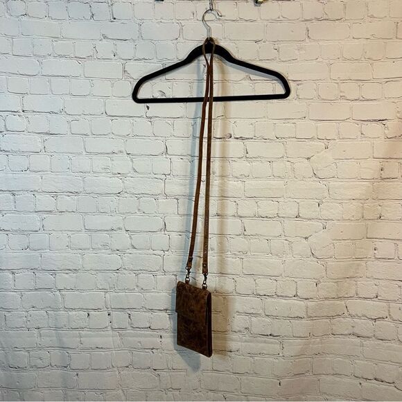 Wilderness Collection Leather Trifold Wallet - Picture 1 of 8